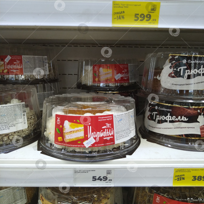 Скачать Отдел торта в магазине "Магнит". фотосток Ozero
