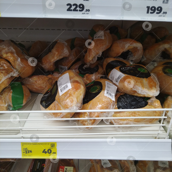 Скачать Отдел куриной грудки в магазине "Магнит". фотосток Ozero