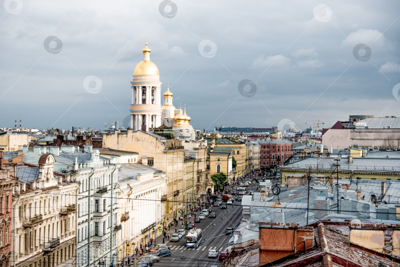 Скачать Санкт-Петербург, Россия, 25 июля 2019 года, Вид на улицу Уайд-авеню и крыши домов фотосток Ozero