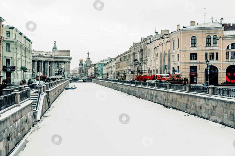 Скачать Санкт-Петербург, Россия, 9 января 2021 года, Вид на замерзший зимой канал Грибоедова фотосток Ozero