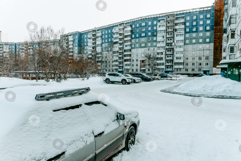 Скачать Кемерово, Россия, 9 января 2021 года, Старый Советский район с уродливыми панельными домами фотосток Ozero