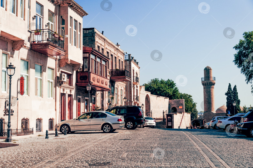 Скачать Баку, Азербайджан, 19 августа 2016 года, Панорама городской улицы в солнечный летний день фотосток Ozero