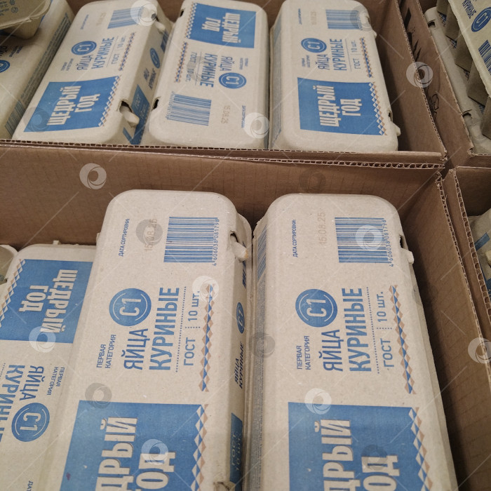 Скачать Отдел куриных яиц в магазине "Чижик". фотосток Ozero