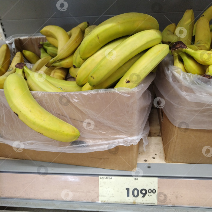 Скачать Отдел бананов в магазине "Чижик". фотосток Ozero