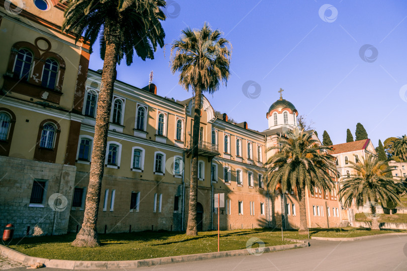 Скачать Новый Афон, Абхазия, 22 марта 2020 года, Новоафонский монастырь в солнечный летний день фотосток Ozero