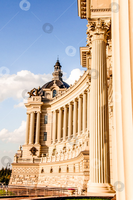 Скачать Казань, Россия, 29 июля 2015 года, Вид на Дворец земледельцев в исторической части города фотосток Ozero