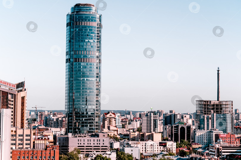 Скачать Екатеринбург, Россия, 2 июля 2015 года, Вид на панораму старой части города солнечным летним днем фотосток Ozero