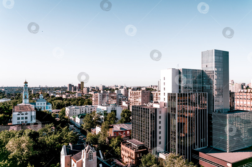 Скачать Екатеринбург, Россия, 2 июля 2015 года, Вид на панораму старой части города солнечным летним днем фотосток Ozero