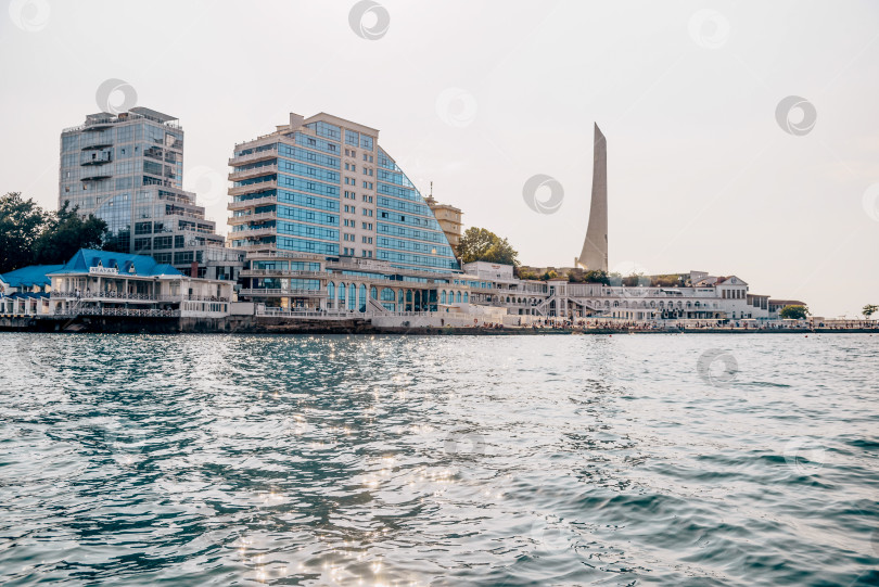 Скачать Севастополь, Крым, 19 июля 2020 года, Панорама современной части города солнечным летним днем фотосток Ozero