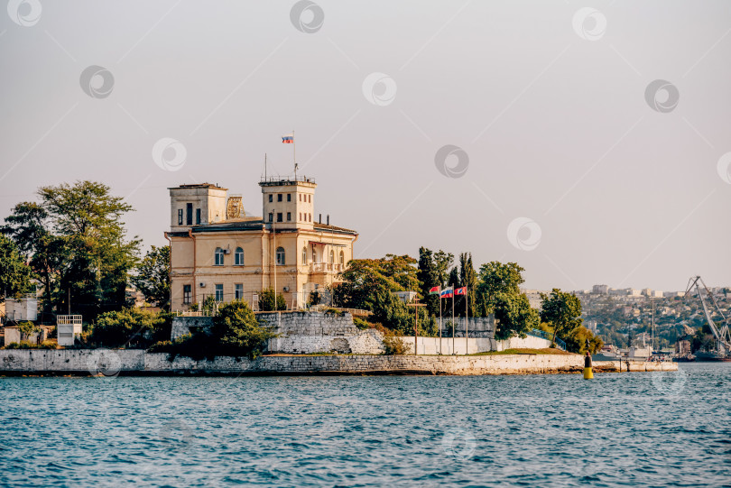 Скачать Севастополь, Крым, 19 июля 2020 года, Вид на панораму старой части города солнечным летним днем фотосток Ozero