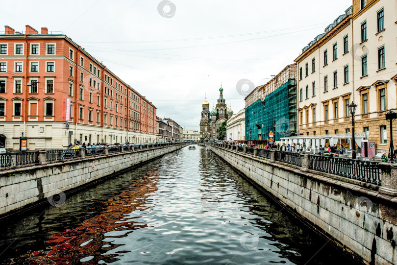 Скачать Санкт-Петербург, Россия, 25 июля 2019 года, Канал Грибоедова, храм Спаса на Крови фотосток Ozero