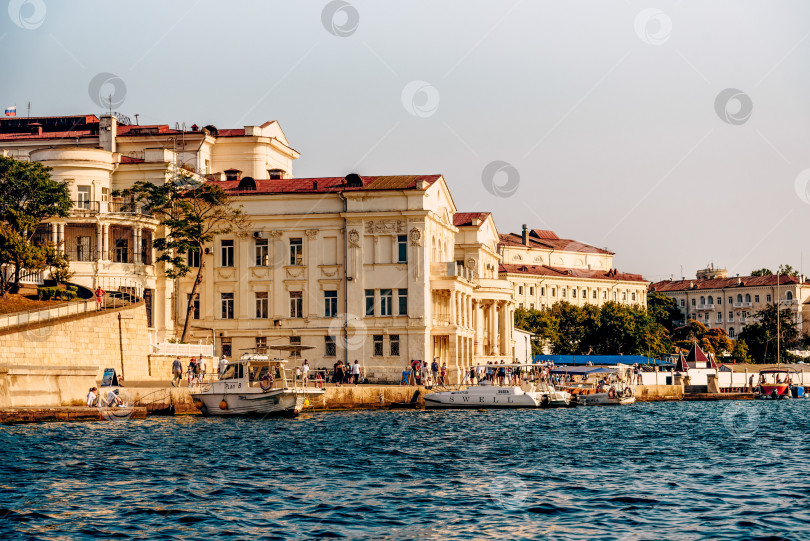 Скачать Севастополь, Крым, 19 июля 2020 года, Вид на панораму старой части города солнечным летним днем фотосток Ozero