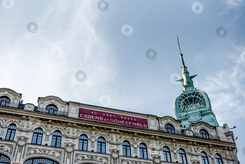 Скачать Санкт-Петербург, Россия, 21 июля 2019 года, Панорама старинных зданий с реки Нева фотосток Ozero