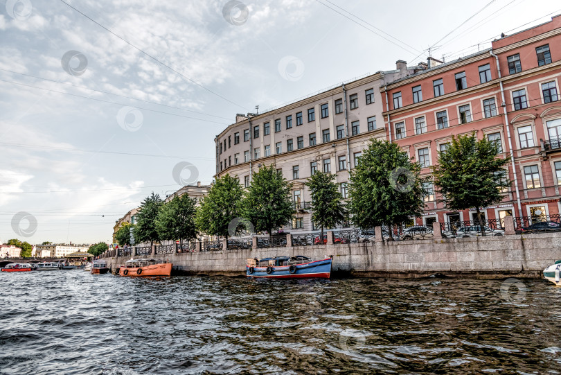 Скачать Санкт-Петербург, Россия, 21 июля 2019 года, Вид на панораму старого города с реки Нева фотосток Ozero