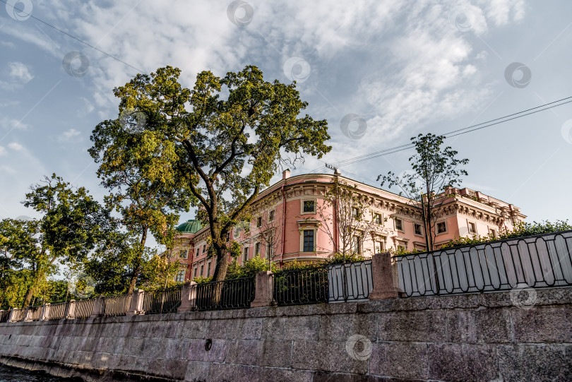 Скачать Санкт-Петербург, Россия, 21 июля 2019 года, Вид на панораму старого города с реки Нева фотосток Ozero