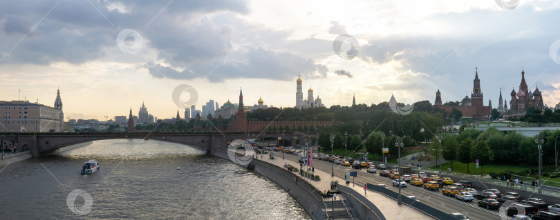 Скачать Панорамный вид на Московский Кремль и Москву-реку фотосток Ozero