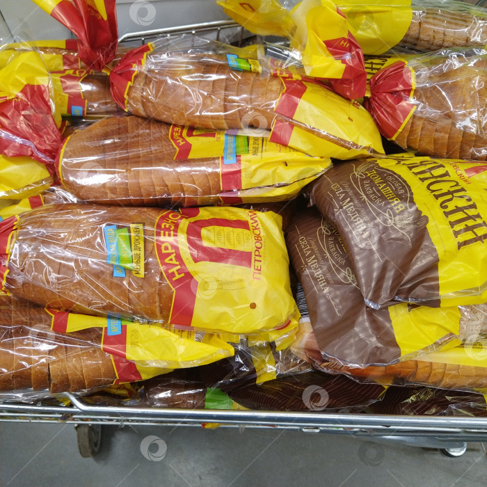 Скачать Отдел хлеба в магазине "Smart". фотосток Ozero