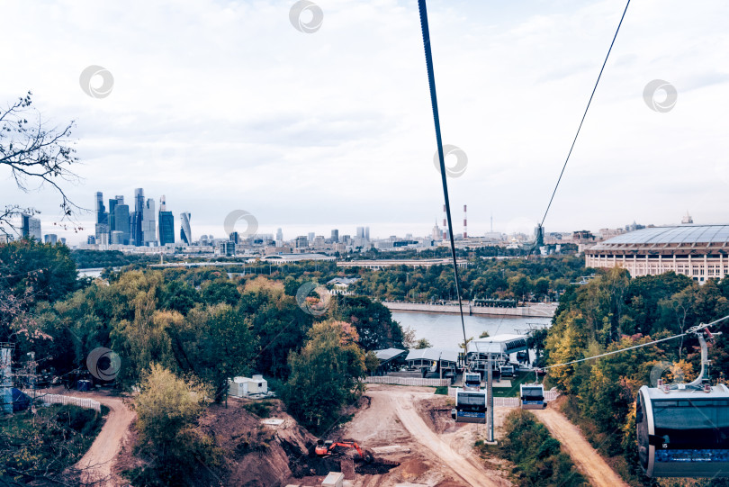 Скачать Москва, Россия, 13 сентября 2019 года, подъемник по канатной дороге с Воробьевых гор фотосток Ozero