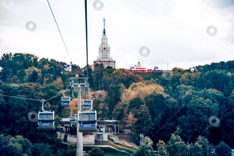 Скачать Москва, Россия, 13 сентября 2019 года, подъемник по канатной дороге с Воробьевых гор фотосток Ozero