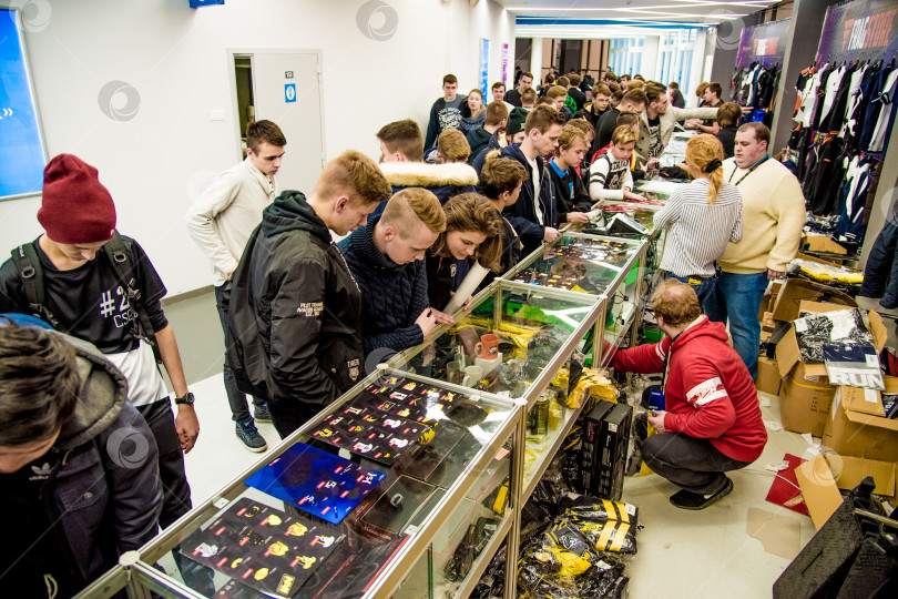 Скачать Санкт-Петербург, Россия, 28 октября 2017 года, Маркет-магазин сувенирных принадлежностей фотосток Ozero