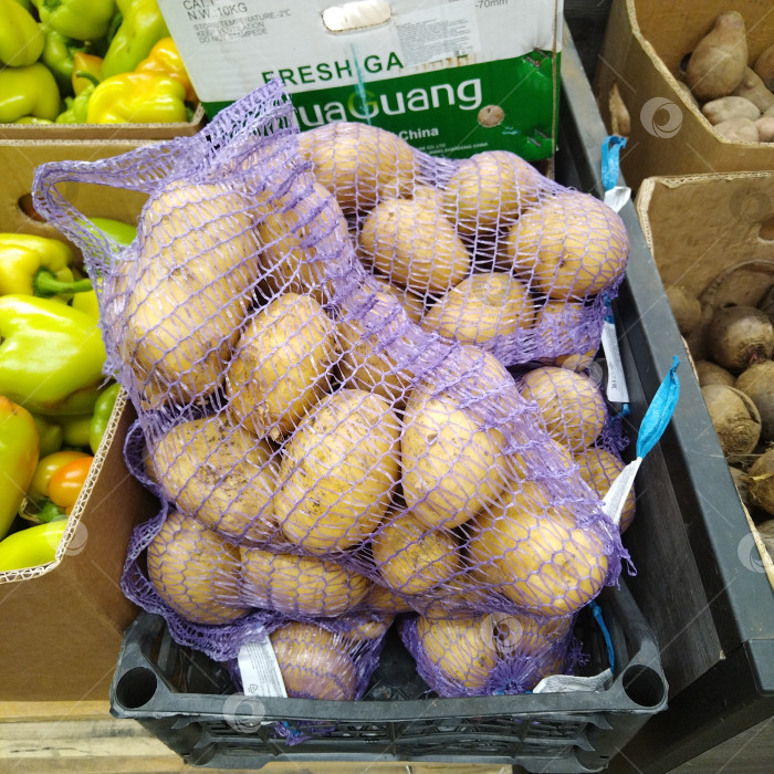 Скачать Отдел картофеля в магазине "Победа". фотосток Ozero