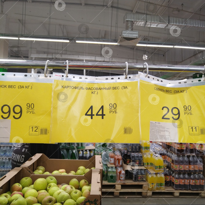 Скачать Отдел картофеля в магазине "Победа". фотосток Ozero