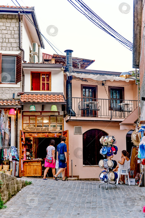 Скачать Бар, Черногория, 14 июля 2024 года, магазин аксессуаров на старом рынке в городе фотосток Ozero