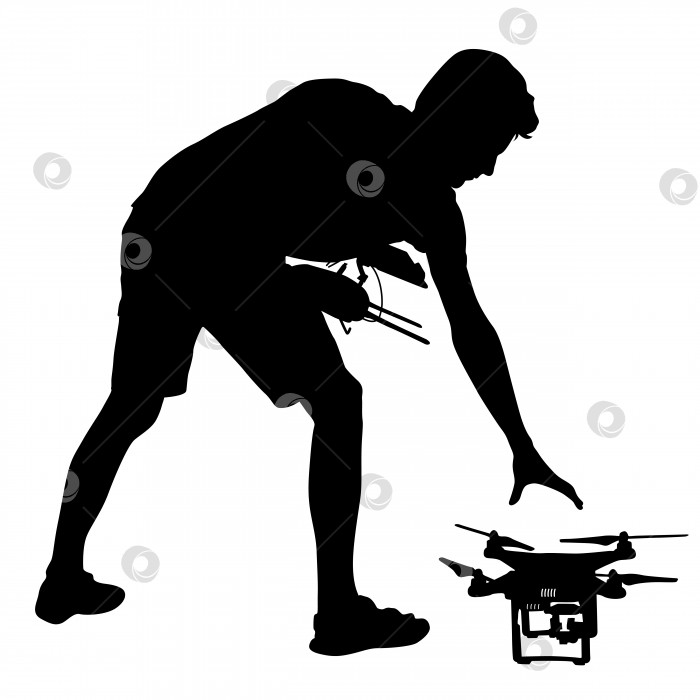 Скачать Черный силуэт человека, управляющего беспилотным квадрокоптером векторная иллюстрация фотосток Ozero