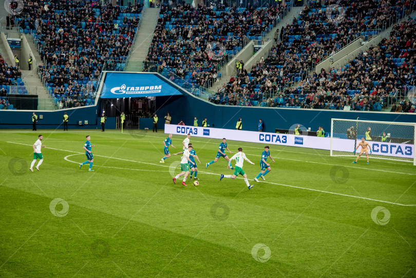 Скачать Санкт-Петербург, Россия, 30 октября 2019 года, Футбольный матч на футбольном поле фотосток Ozero