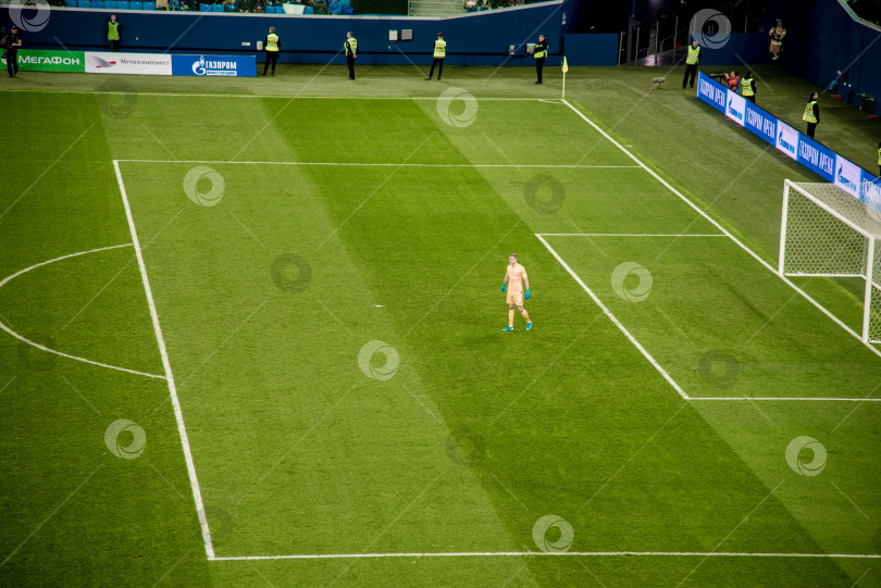 Скачать Санкт-Петербург, Россия, 30 октября 2019 года, Футбольный матч на футбольном поле фотосток Ozero