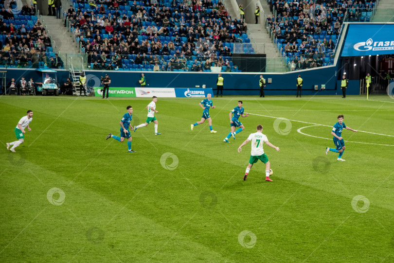 Скачать Санкт-Петербург, Россия, 30 октября 2019 года, Футбольный матч на футбольном поле фотосток Ozero