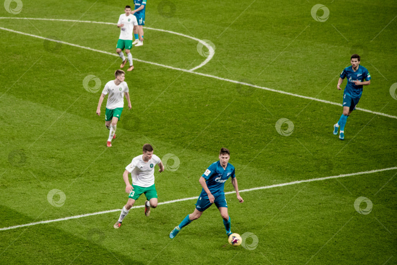 Скачать Санкт-Петербург, Россия, 30 октября 2019 года, Футбольный матч на футбольном поле фотосток Ozero