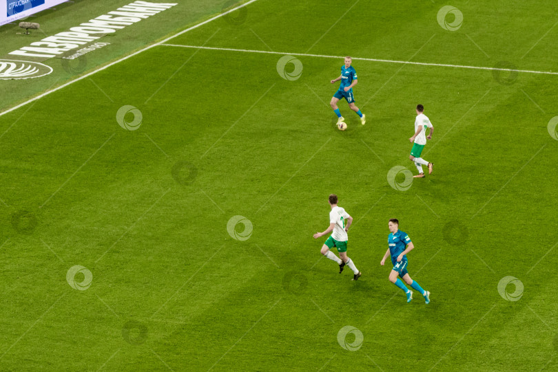 Скачать Санкт-Петербург, Россия, 30 октября 2019 года, Футбольный матч на футбольном поле фотосток Ozero