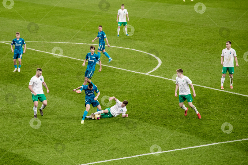 Скачать Санкт-Петербург, Россия, 30 октября 2019 года, Футбольный матч на футбольном поле фотосток Ozero