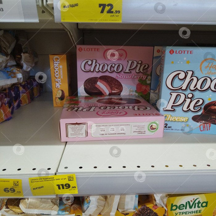 Скачать Отдел печений в магазине "Магнит". фотосток Ozero