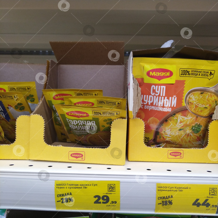 Скачать Отдел горохового супа в магазине "Магнит". фотосток Ozero