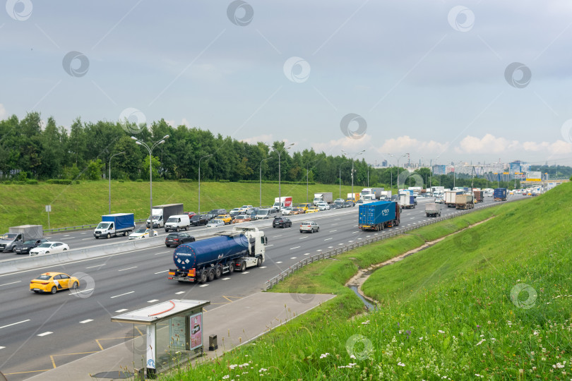 Скачать Движение на Московской кольцевой автодороге фотосток Ozero