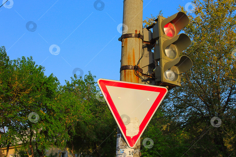 Скачать Уличный дорожный знак фотосток Ozero