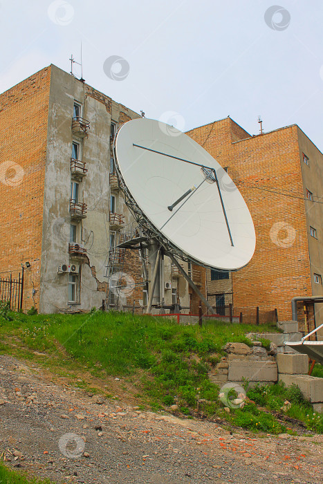 Скачать большая спутниковая антенна фотосток Ozero
