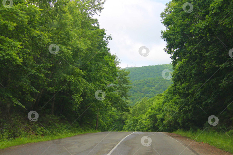 Скачать асфальтированная горная дорога фотосток Ozero