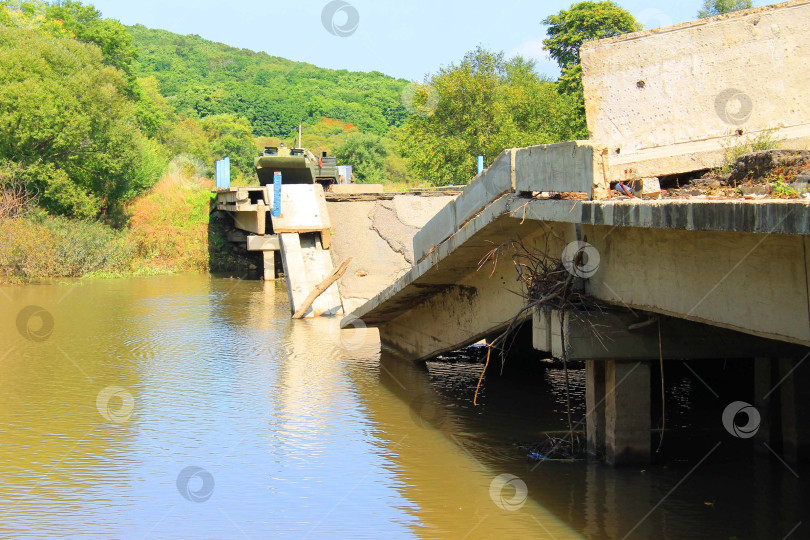Скачать Разрушенный мост фотосток Ozero