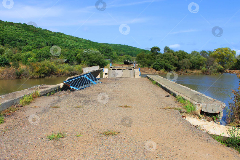 Скачать Разрушенный мост фотосток Ozero