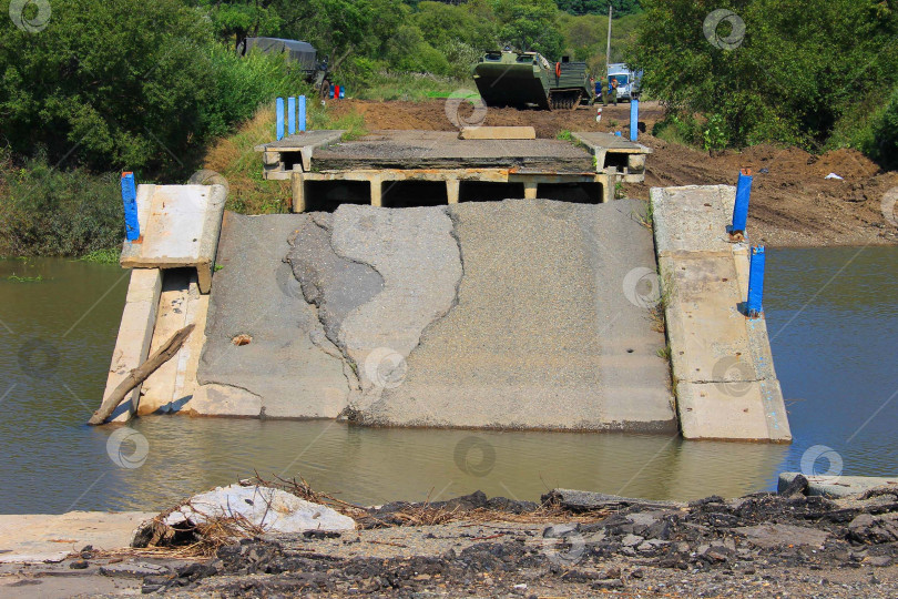 Скачать Разрушенный мост фотосток Ozero