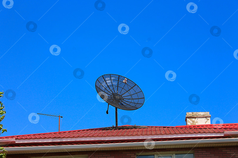 Скачать большая спутниковая антенна фотосток Ozero