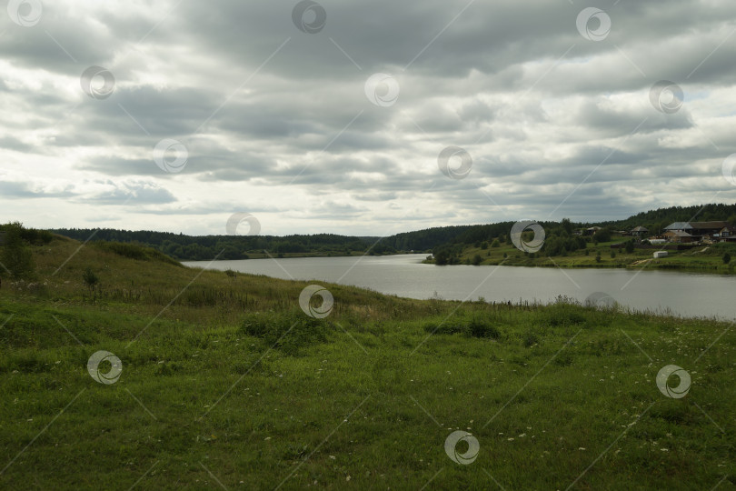 Скачать Пейзаж с рекой фотосток Ozero