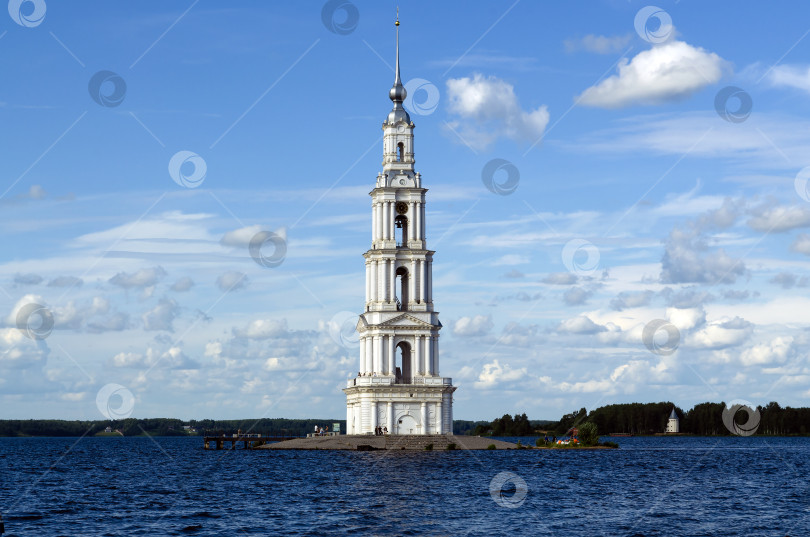 Скачать Колокольня Свято-Никольского собора фотосток Ozero