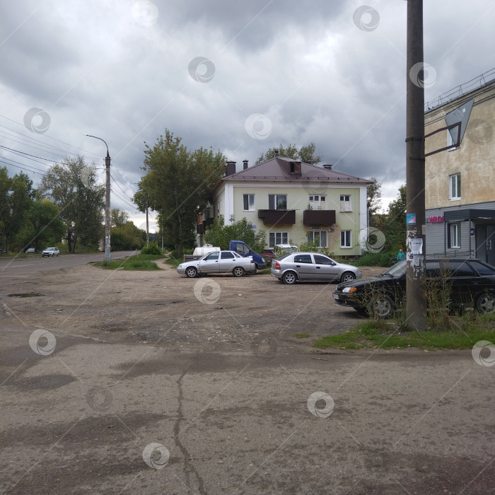 Скачать Двухэтажный многоквартирный дом. фотосток Ozero