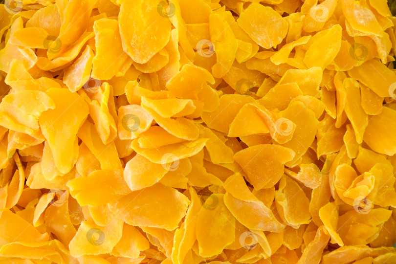 Скачать Куча желтой еды с большим количеством кусочков фотосток Ozero