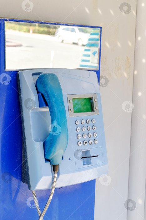 Скачать Синяя телефонная будка с зеленым экраном фотосток Ozero