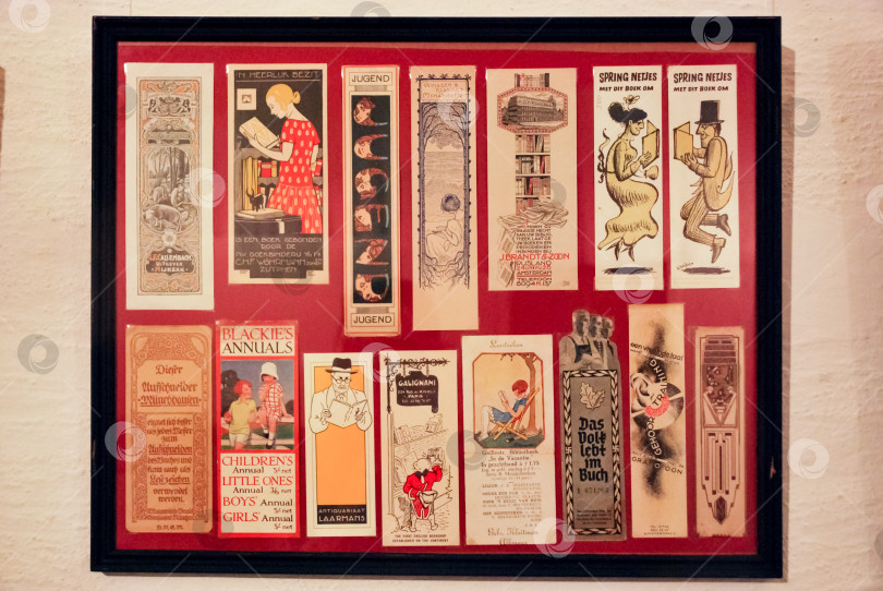 Скачать Старинные иллюстрированные закладки в рамке, демонстрирующие разнообразные дизайны 20-го века фотосток Ozero